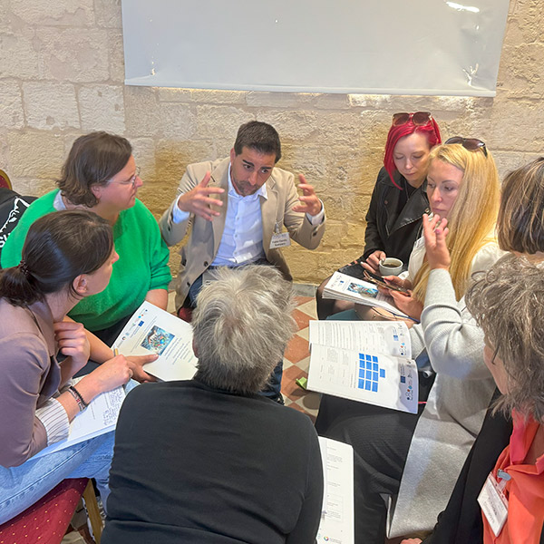 Dr Pablo Sempere of the University of Granada leads a discussion